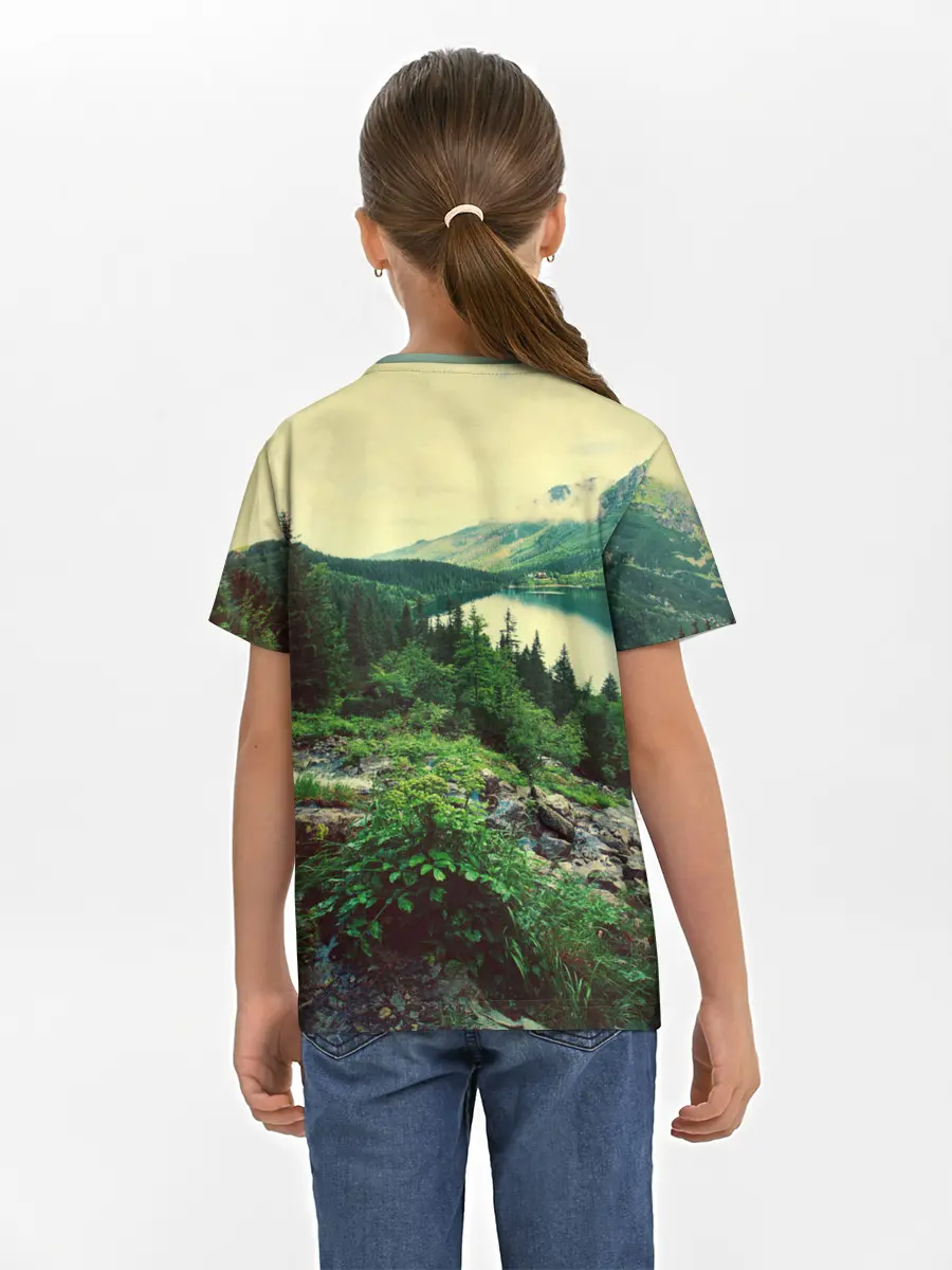 Детская базовая футболка / Красивый лес
