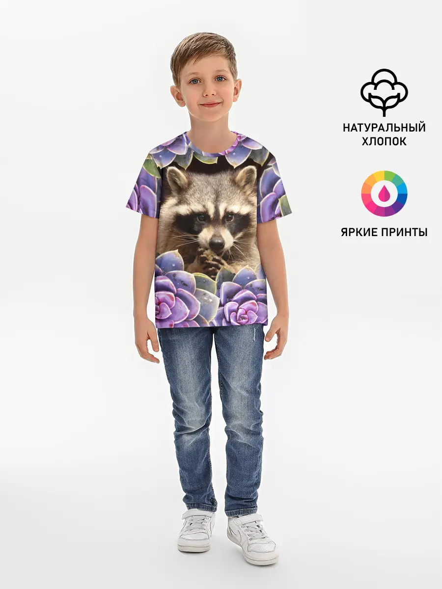 Детская базовая футболка / Енот среди цветов