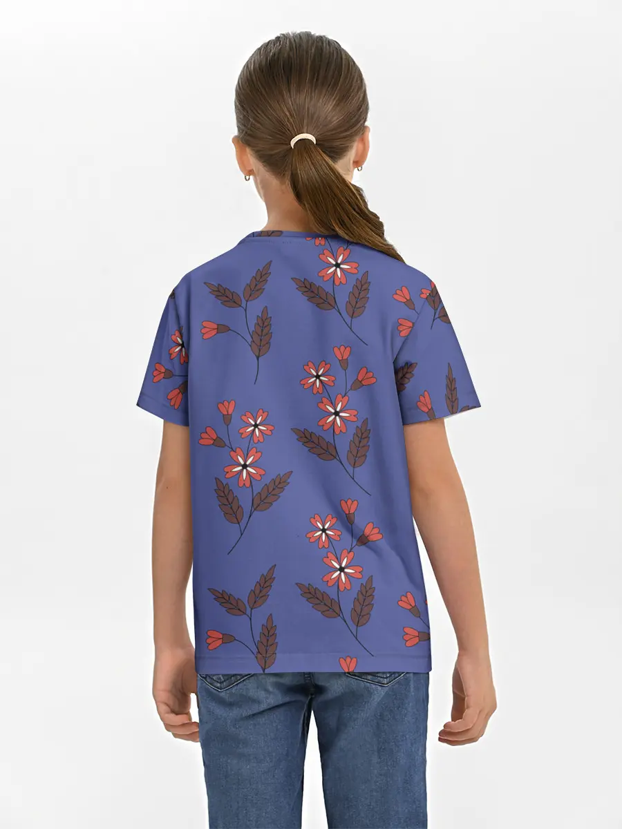 Детская базовая футболка / Цветы на синем фоне