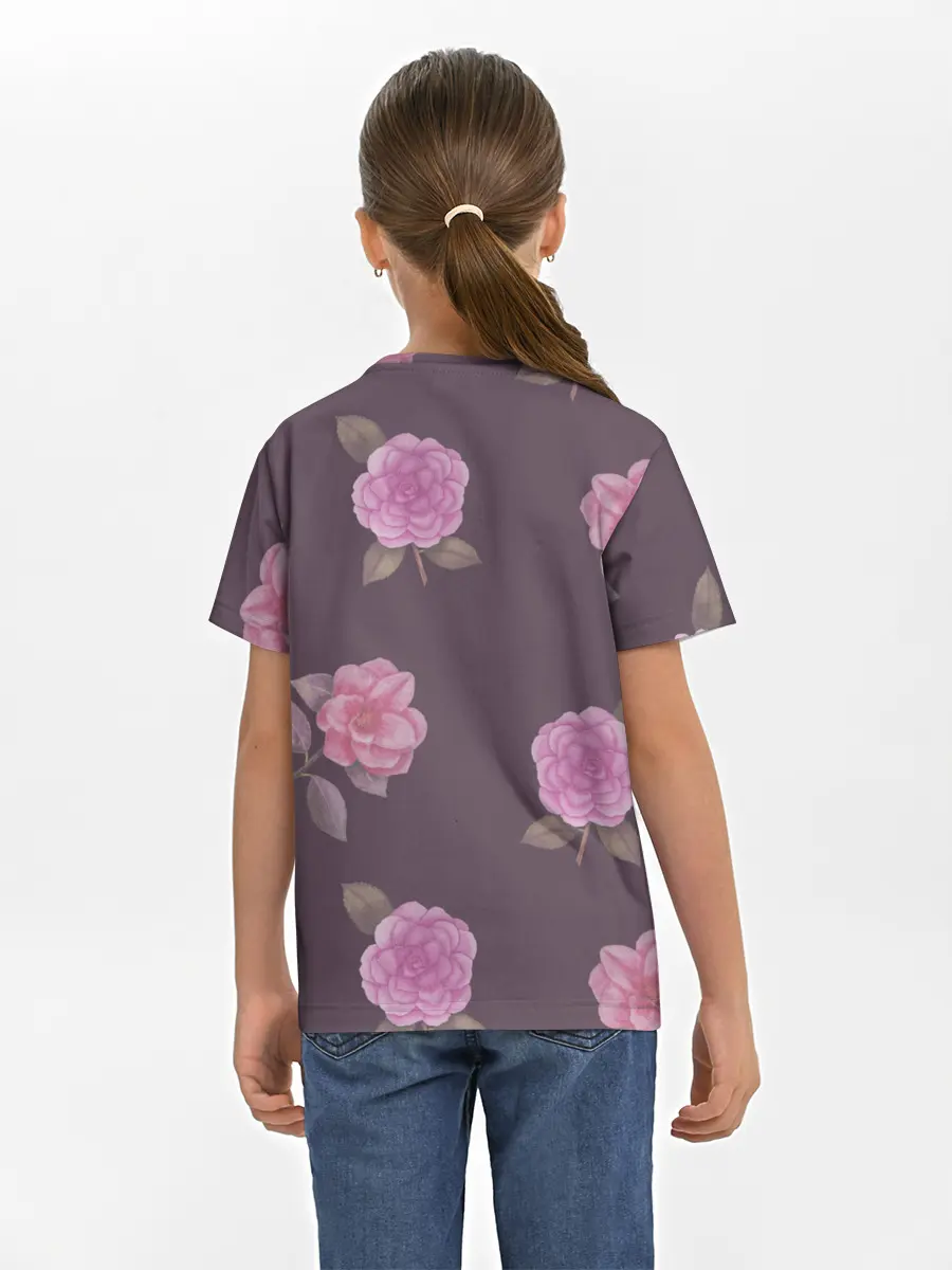 Детская базовая футболка / Камелии на вишневом фоне