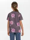 Детская базовая футболка / Камелии на вишневом фоне