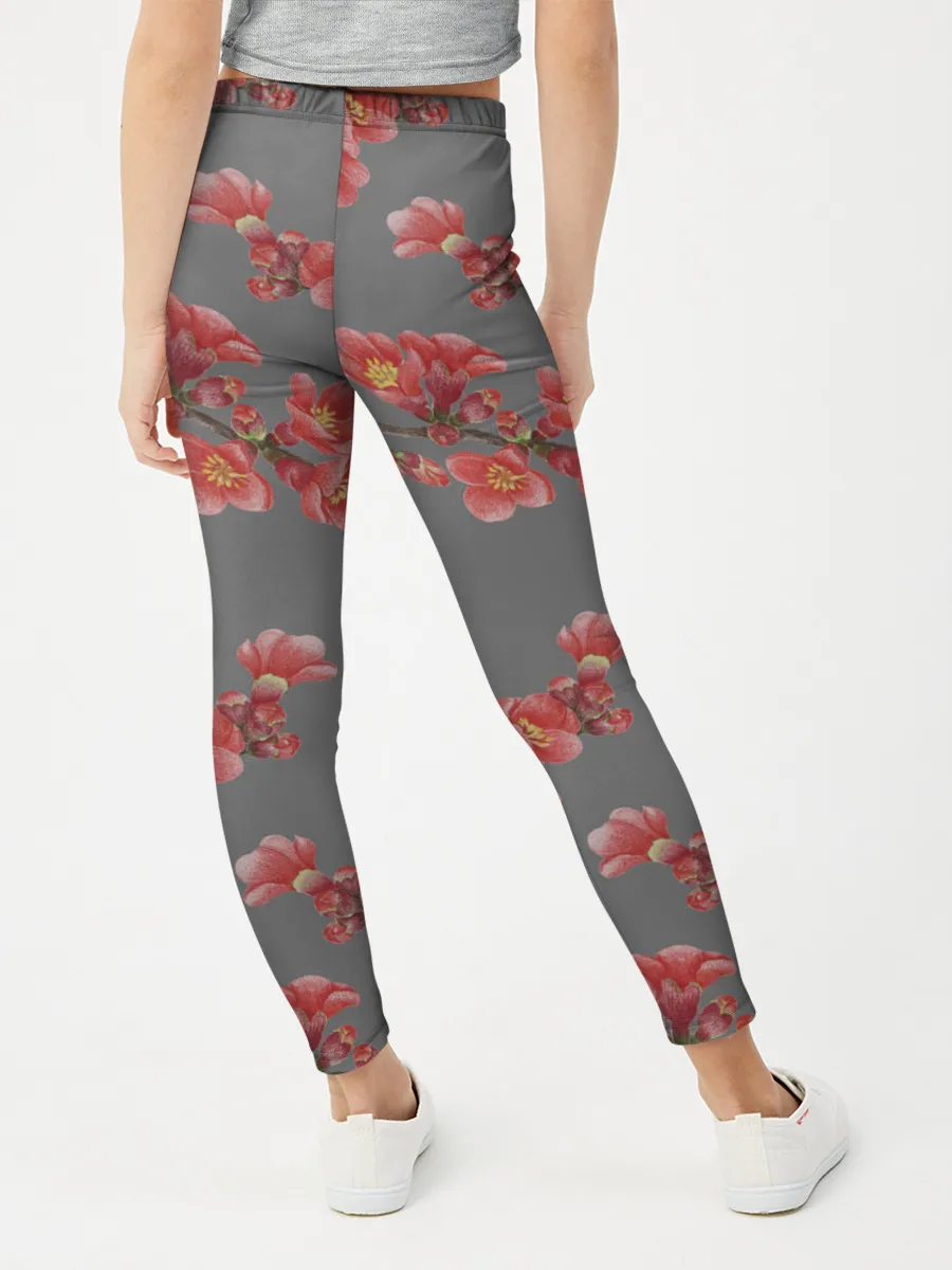 Леггинсы для девочки / Цветы айвы на сером фоне