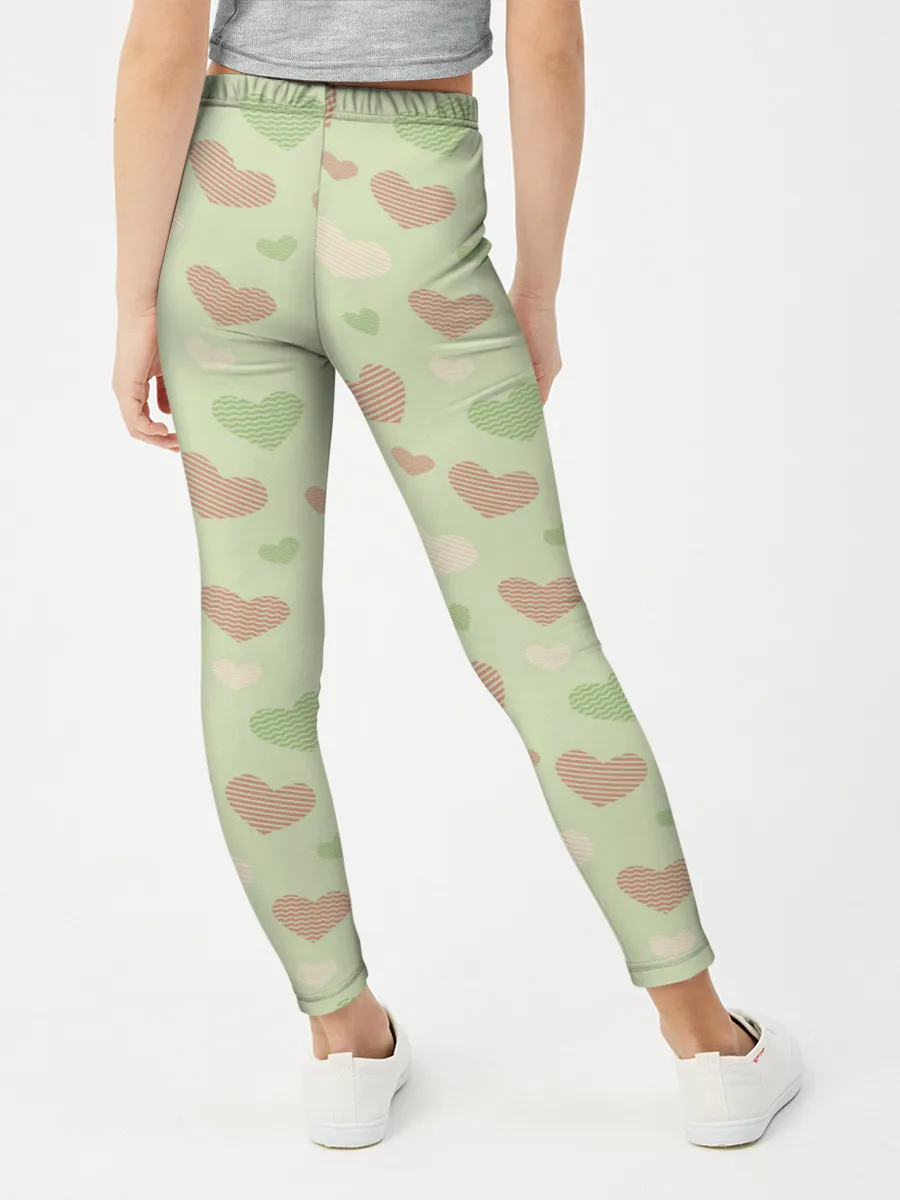 Леггинсы для девочки / Сердечки на светло зеленом фоне