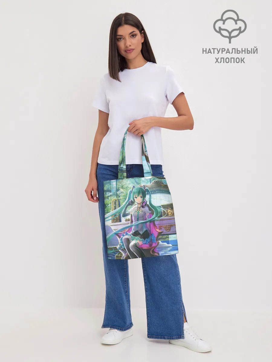 Шоппер база / Мика Хацуне за фортепиано