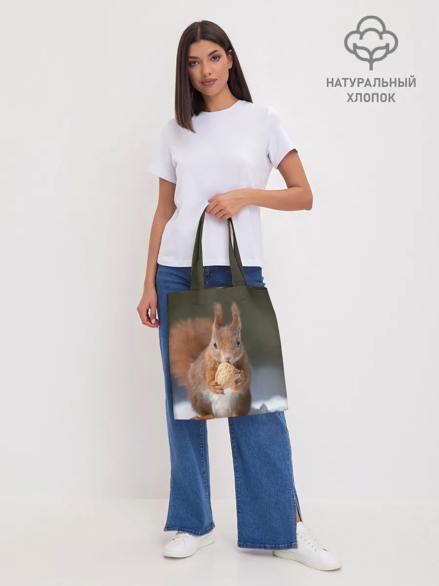 Шоппер база / белка с орехом на снегу