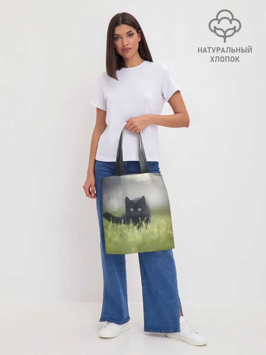 Шоппер база / черный кот на лугу