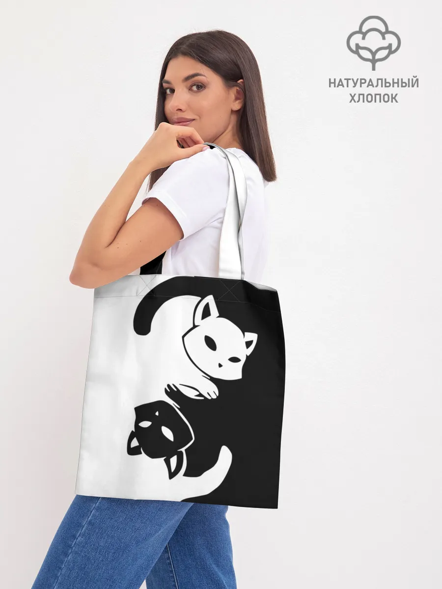 Шоппер база / Черный и белый кот кувыркаются.