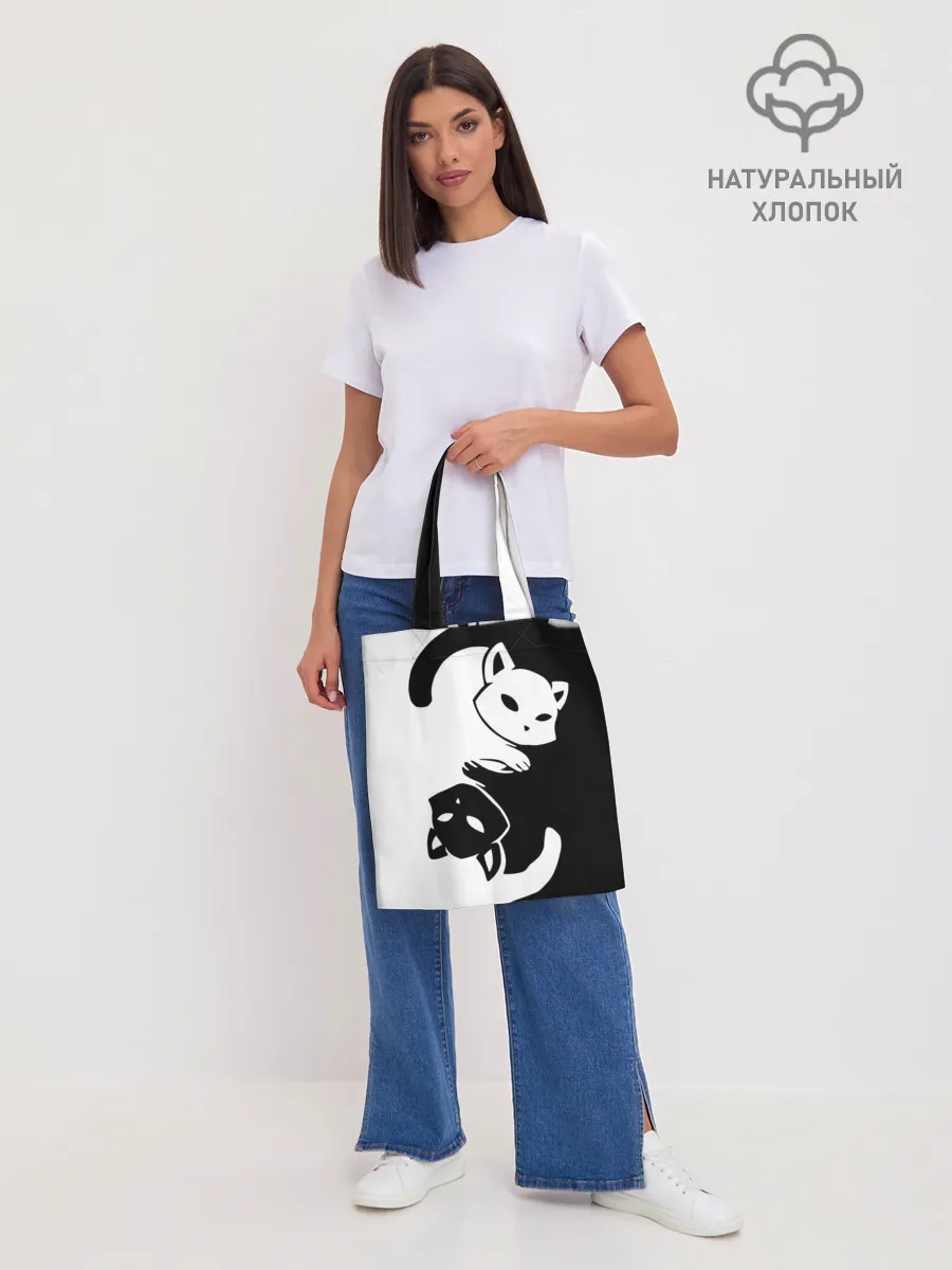 Шоппер база / Черный и белый кот кувыркаются.