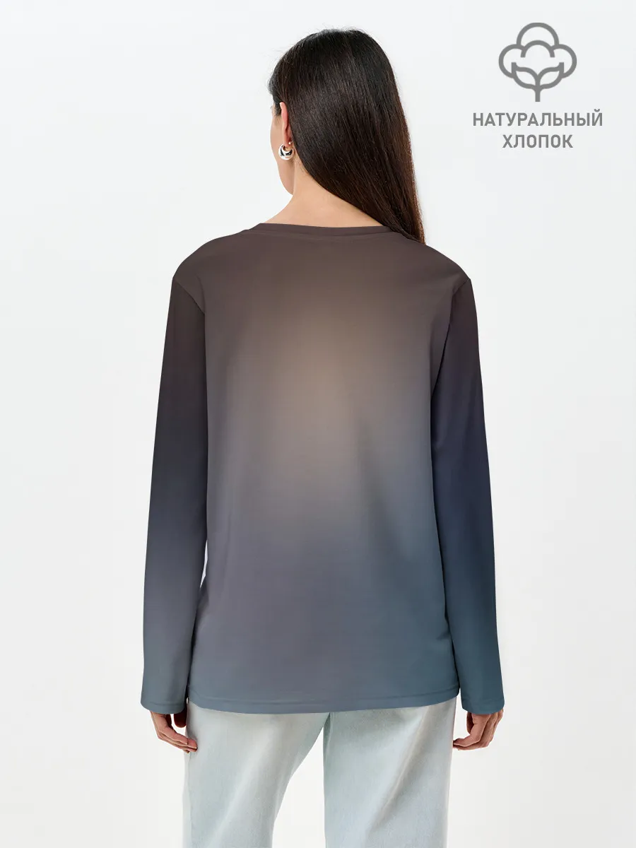 Лонгслив женский. Хлопок / Хатсуне сидит прикрыв глаза