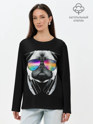 Лонгслив женский. Хлопок / Мопс в наушниках