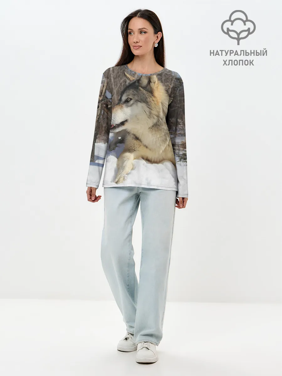 Лонгслив женский. Хлопок / Волк лежит на снегу