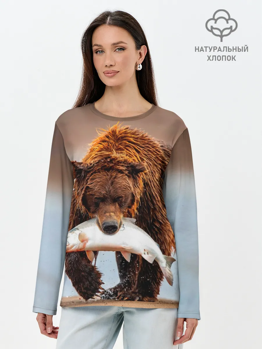 Лонгслив женский. Хлопок / Медведь с рыбой во рту