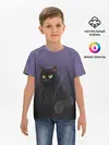 Детская базовая футболка / черный кот на фиолетовом